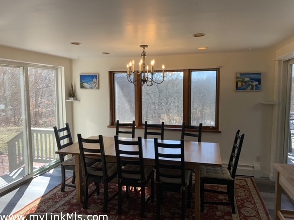 1st floor dining area in kitchen