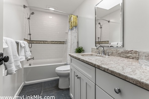 Second -floor full bath