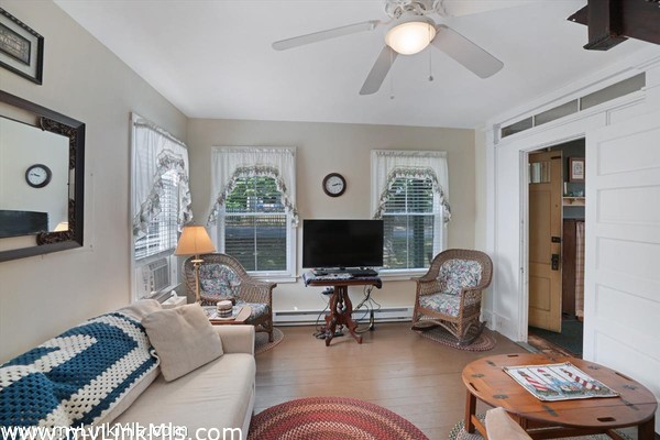 Bright and sunny living room
