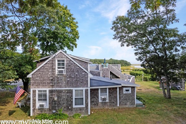 Summer cottage located .3 mile to Inkwell Beach