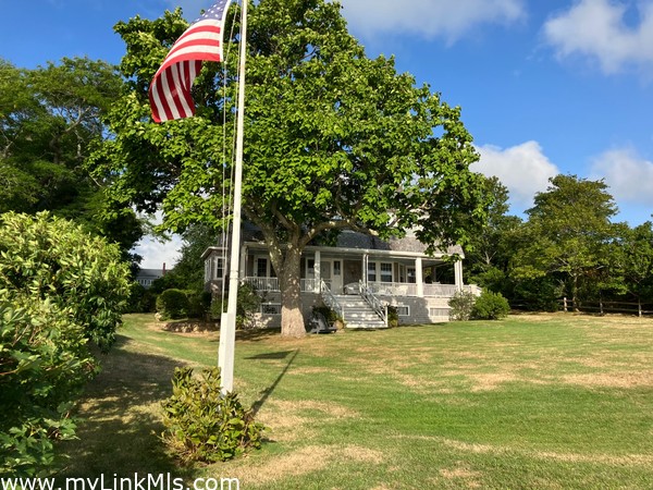 Front of home and lawn with flagpole
