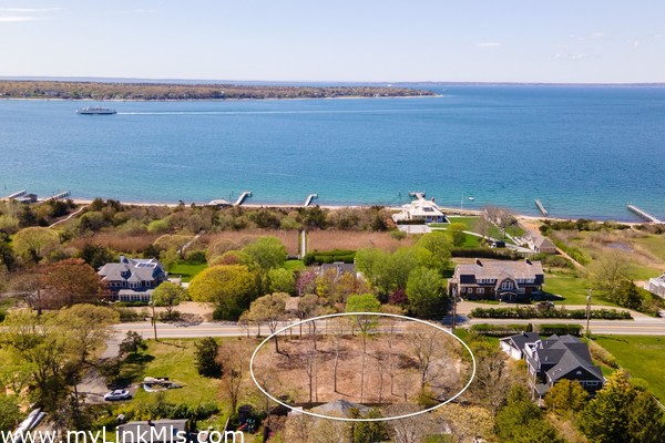 corner lot circle estimates lot area showing proximity to the ocean