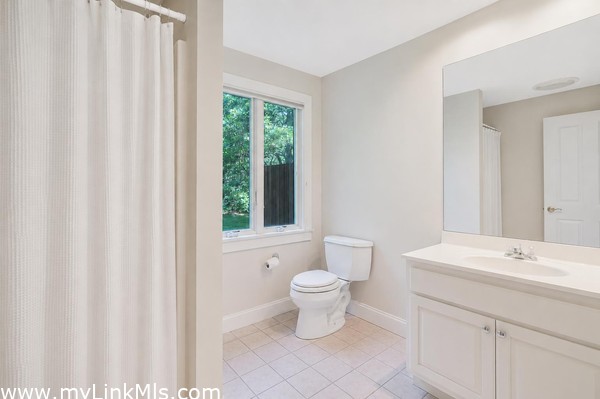 private bath to 1st floor bedroom
