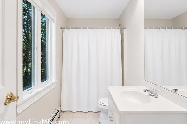 private bath to 1st floor bedroom