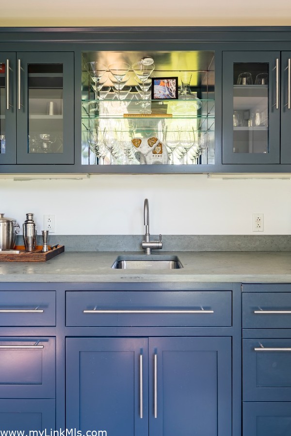 Wet bar