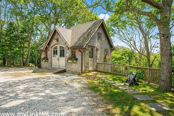 Multi purpose studio with room below