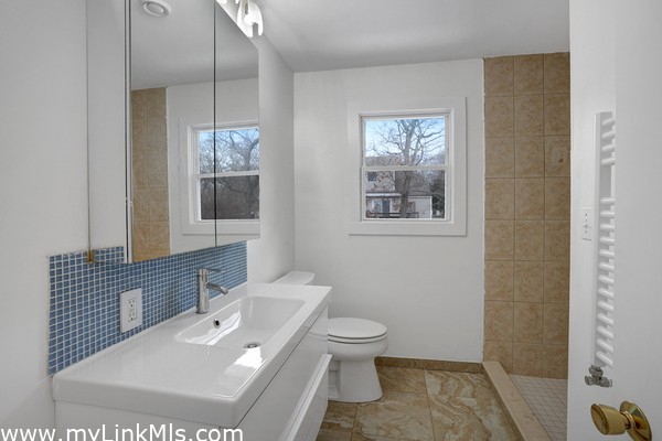 Main House Full Bathroom