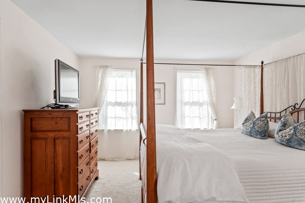 2nd Floor - primary bedroom