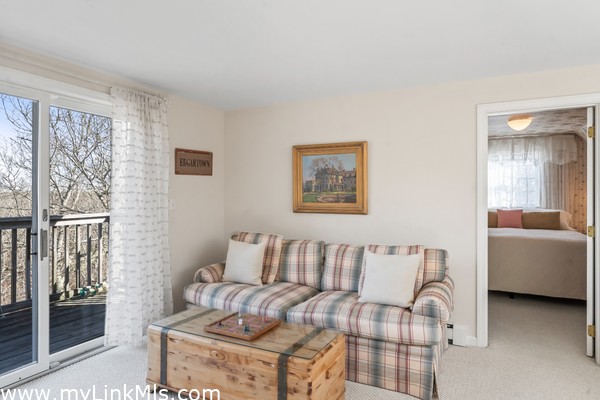 3rd Floor loft lounge adjoins 2 bonus rooms