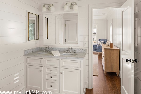 Ensuite