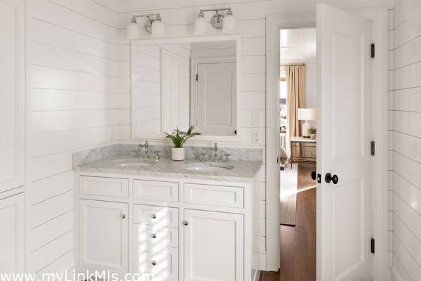 Ensuite