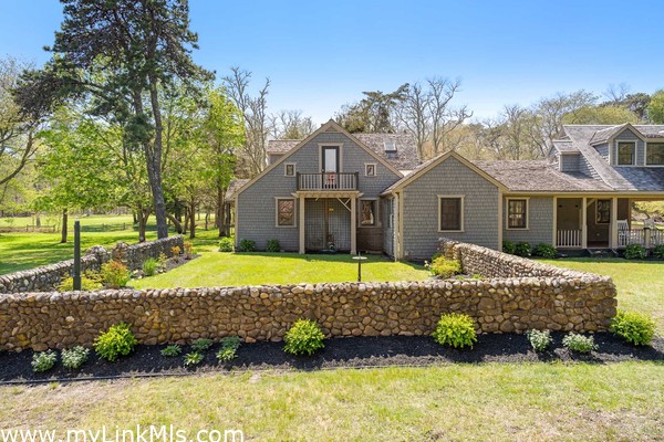 Classic Vineyard stone wall ~ timeless charm
