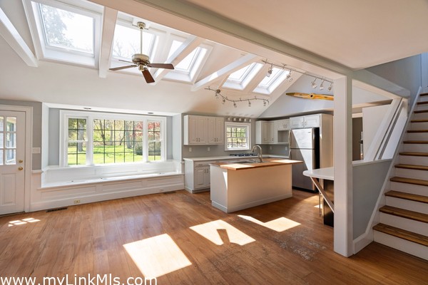 Kitchen, dining and sitting area