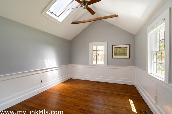 Cathedral-ceiling bedroom