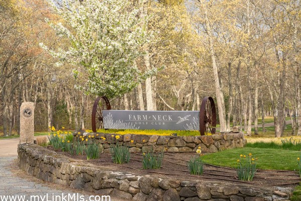 Entrance to Farm Neck