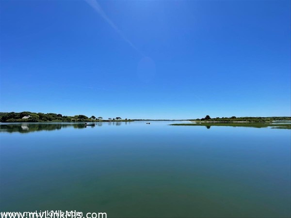 Gorgeous glassy day on Menemsha Pond