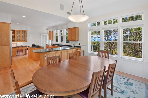 Kitchen Dining Area