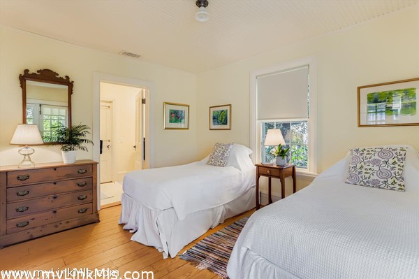 The downstairs en suite bedroom #1