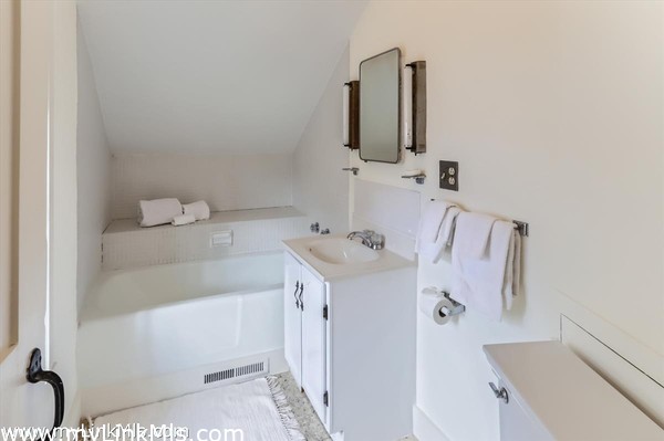 #4 en suite bathroom