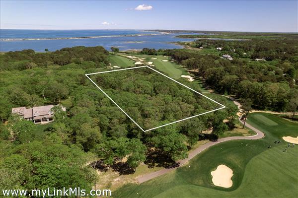 Vacant lot in Farm Neck Association