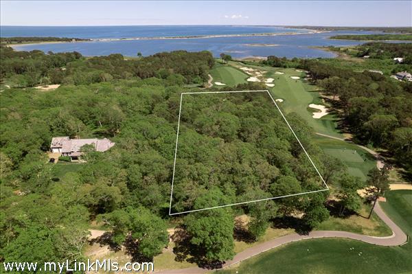 Vacant lot in Farm Neck Association