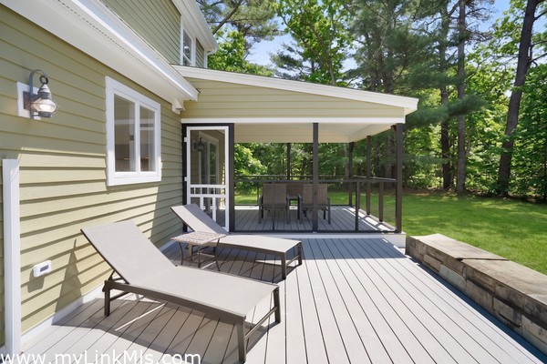 Sun deck between the screened in porch and patio/barbecue area