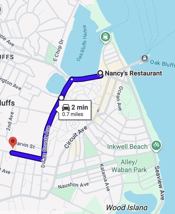 Quick access to downtown Oak Bluffs; shopping, restaurants, and ferries.