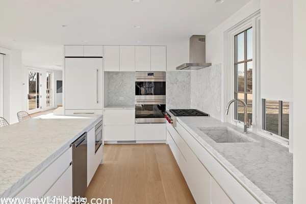 Carrara custom marble counters from Italy