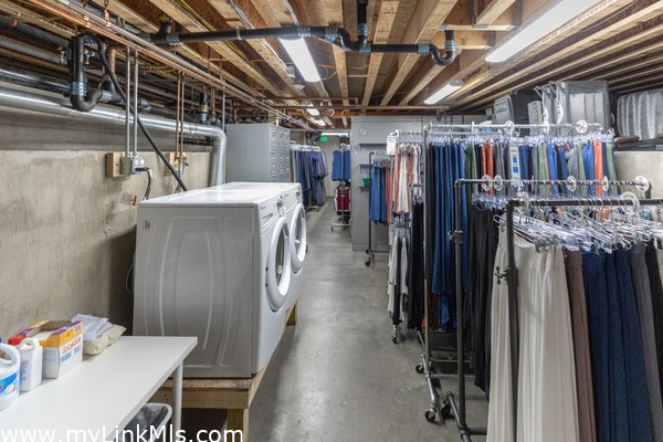 Commercial washer/dryer and lockers
