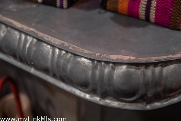 15-seat curved zinc bar
