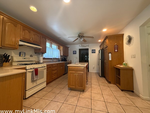 Formal dining room