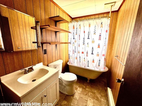 cottage bathroom