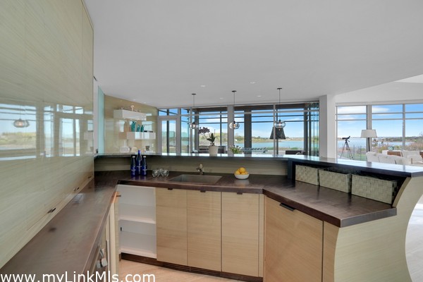 Wet bar