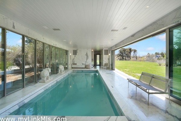 Pool house