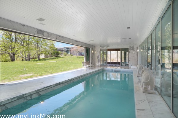 Pool house