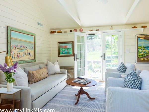 Living room in the guest house