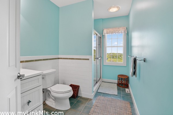 Full bathroom on 1st level