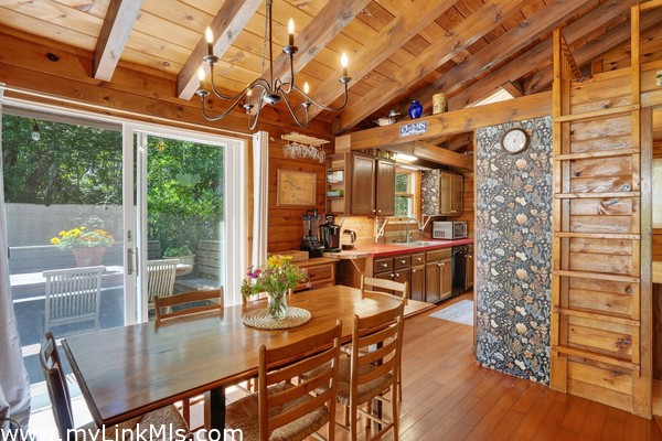 Guest House, dining/kitchen