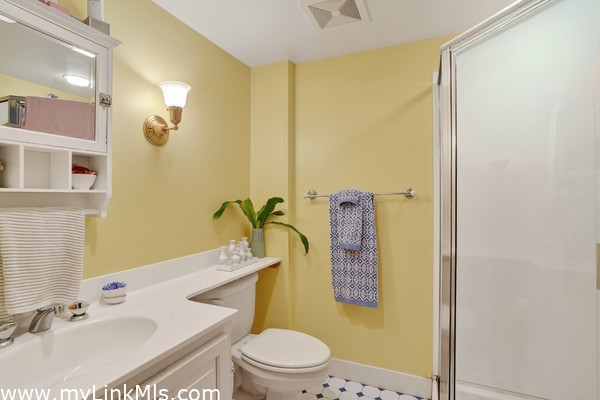 Main House, bathroom