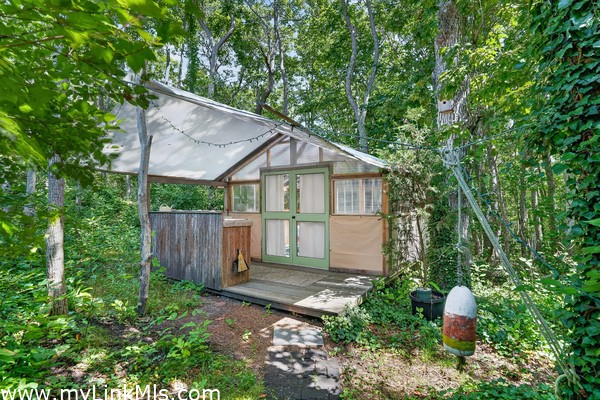 Guest House, detached bedroom