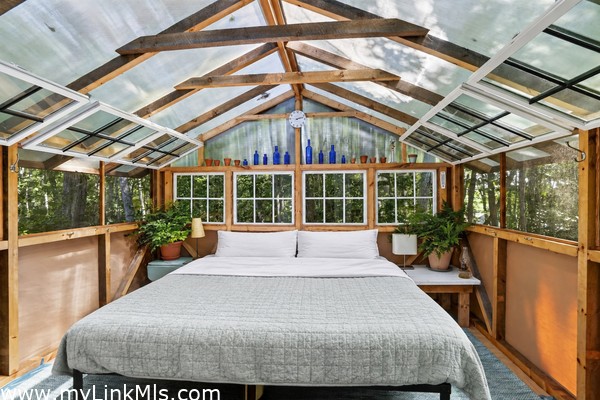Guest House, detached bedroom