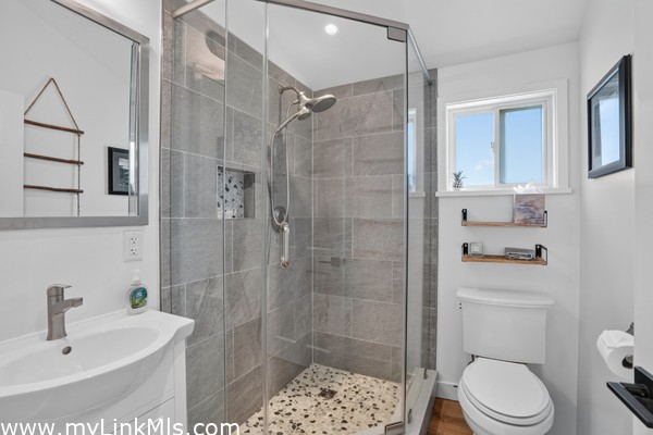 #29 Full Bathroom
