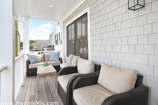 #33 Front Deck
