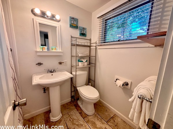 Bathroom with shower/tub combo