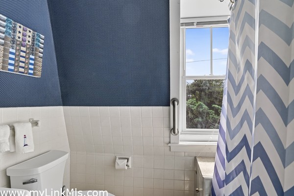 Full bathroom
