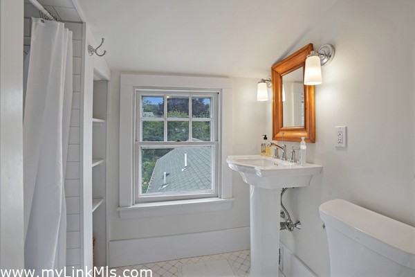 2nd Floor Landing