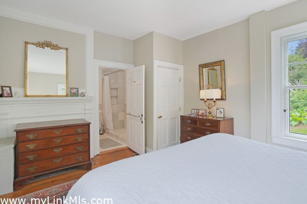 Sitting Room to Foyer
