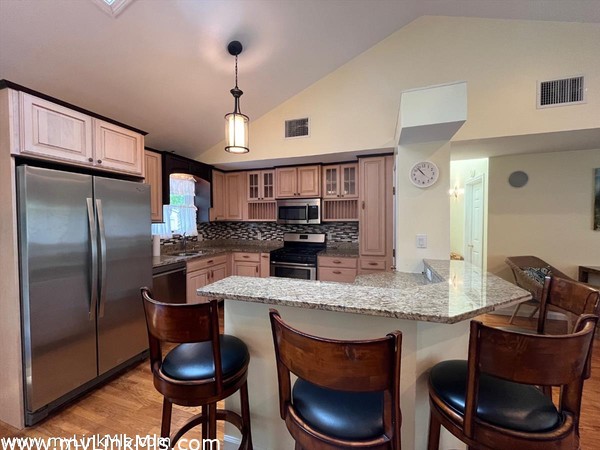 Kitchen with Breakfast Bar