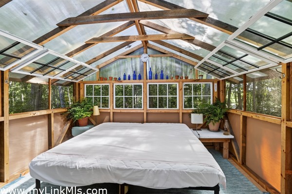 Detached Bedroom via small walkway / Guest Cottage
