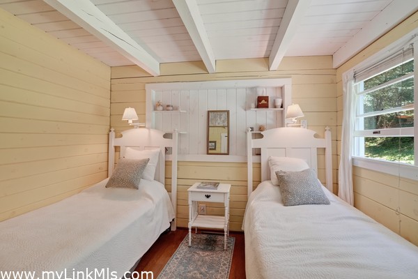 Guest Bedroom on Main Floor of Main House / Shared bathroom